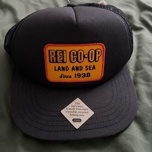 REI hat